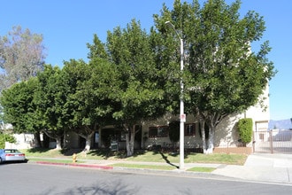 Lemarsh Chatsworth Apartments in Chatsworth, CA - Foto de edificio - Building Photo