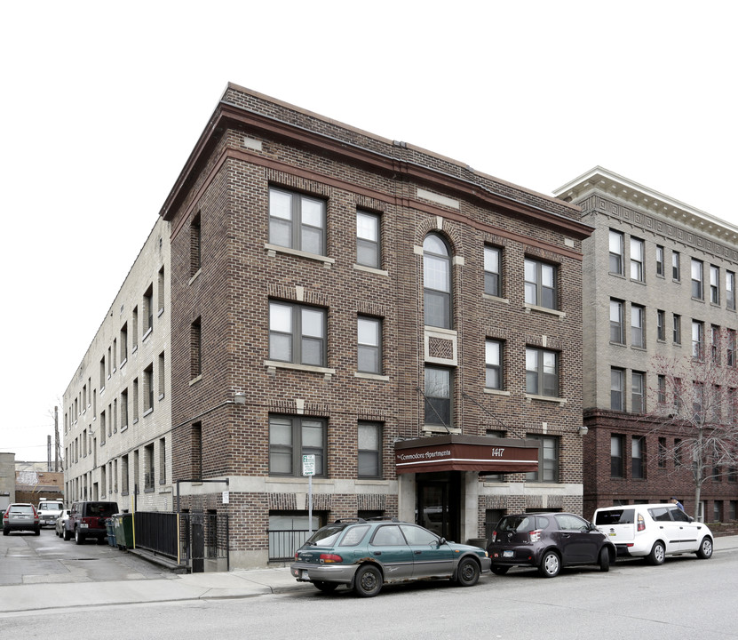 Commodore Apartments in Minneapolis, MN - Building Photo