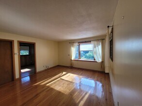 5 Laurel Dr in New Milford, CT - Building Photo - Building Photo