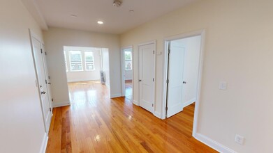 117 Sutherland Rd, Unit L in Boston, MA - Foto de edificio - Building Photo
