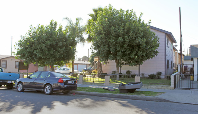 5602-5616 Gotham St in Bell Gardens, CA - Building Photo - Building Photo