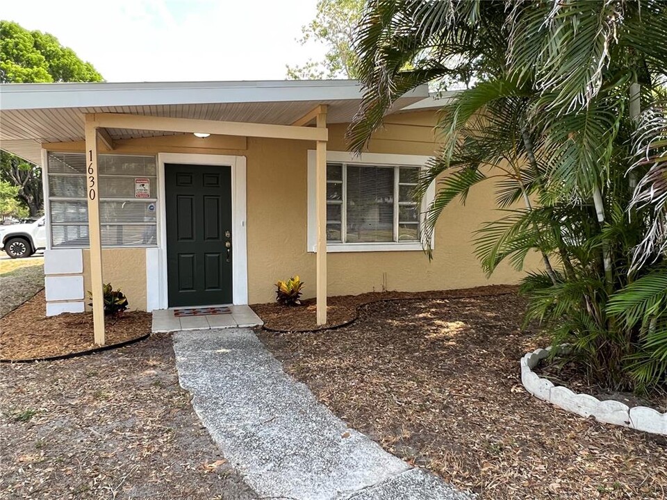 1630 29th St in Sarasota, FL - Building Photo