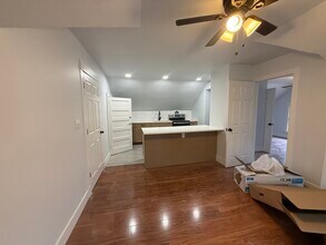 1367 Burdette Ave, Unit 3rd floor in Cincinnati, OH - Foto de edificio - Building Photo