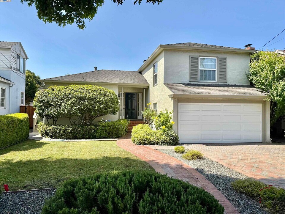 999 Oakes Blvd in San Leandro, CA - Building Photo