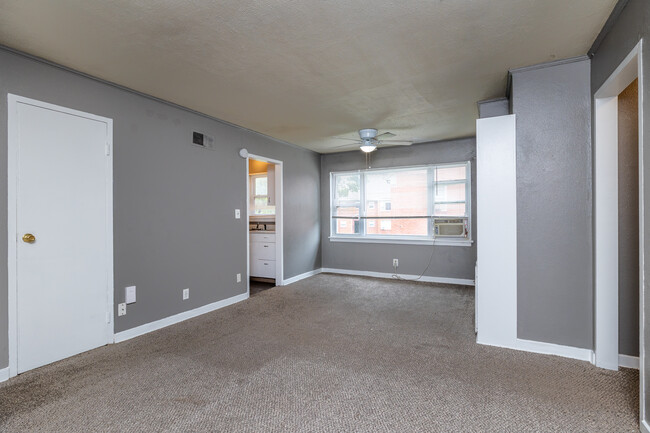 Wyandotte Apartments in Kansas City, KS - Building Photo - Interior Photo