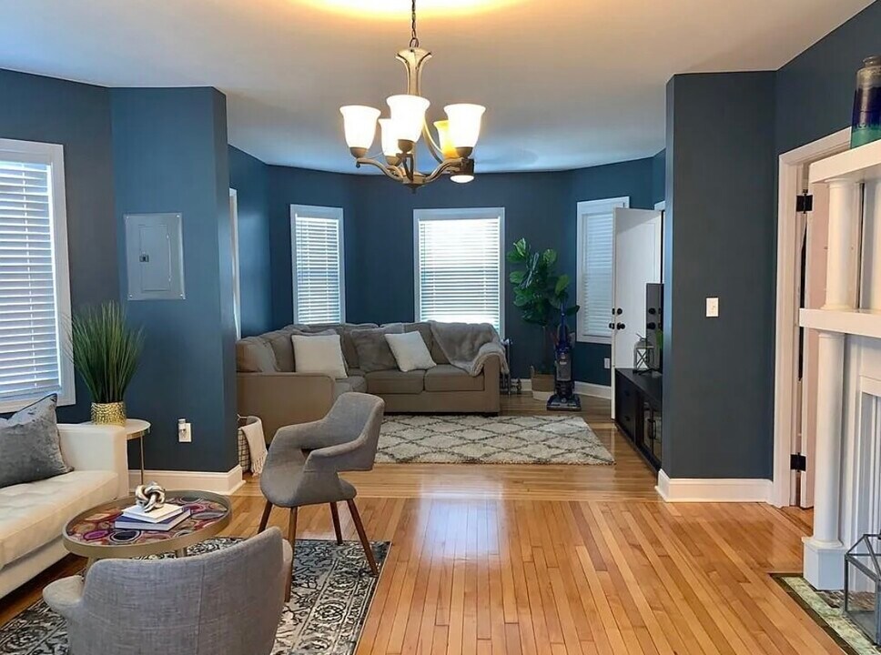 159 Shawmut St, Unit 160 Shawmut st apt 2 in Fall River, MA - Building Photo