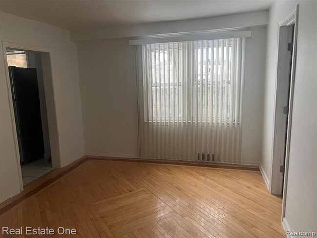 21410 Roosevelt Ave in Farmington Hills, MI - Building Photo - Building Photo