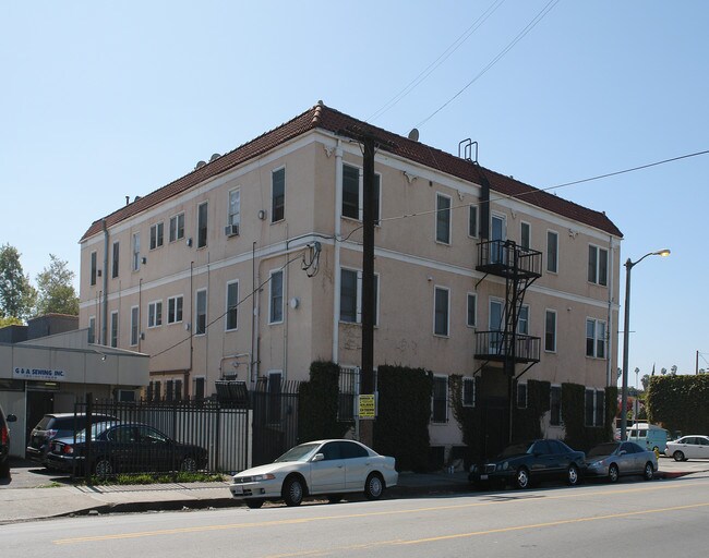 672 N Kenmore Ave in Los Angeles, CA - Building Photo - Building Photo