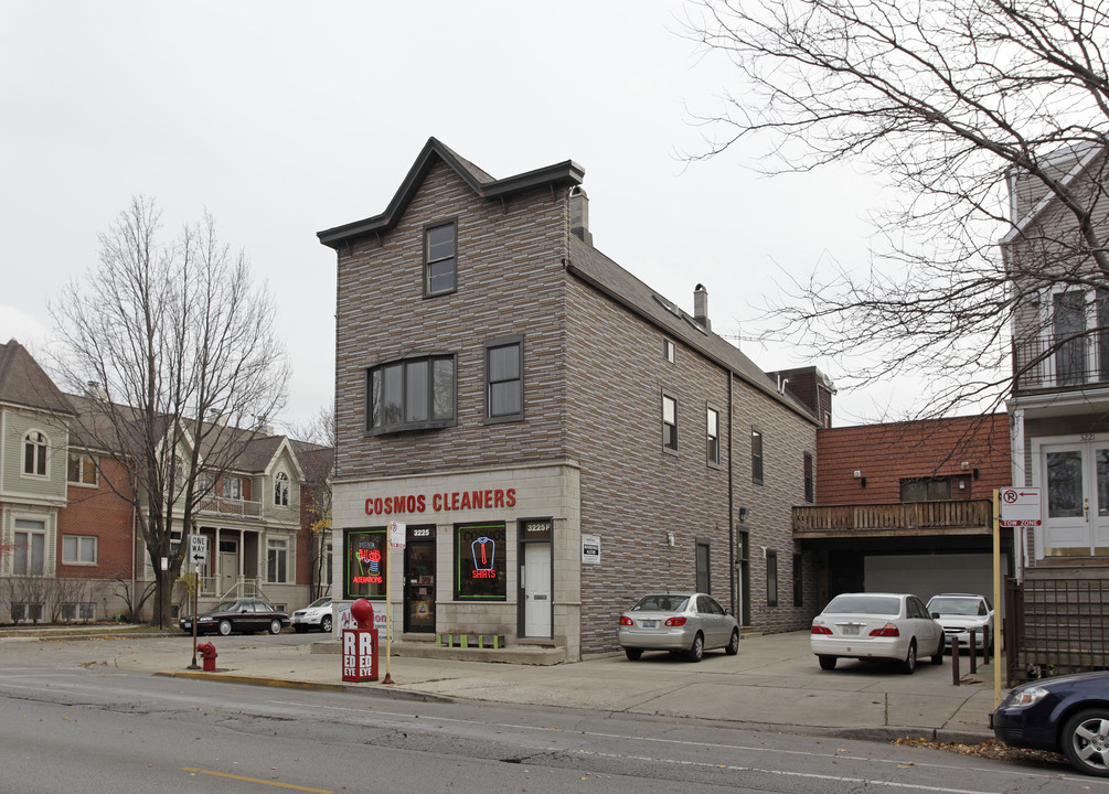 3225 N Southport Ave in Chicago, IL - Foto de edificio