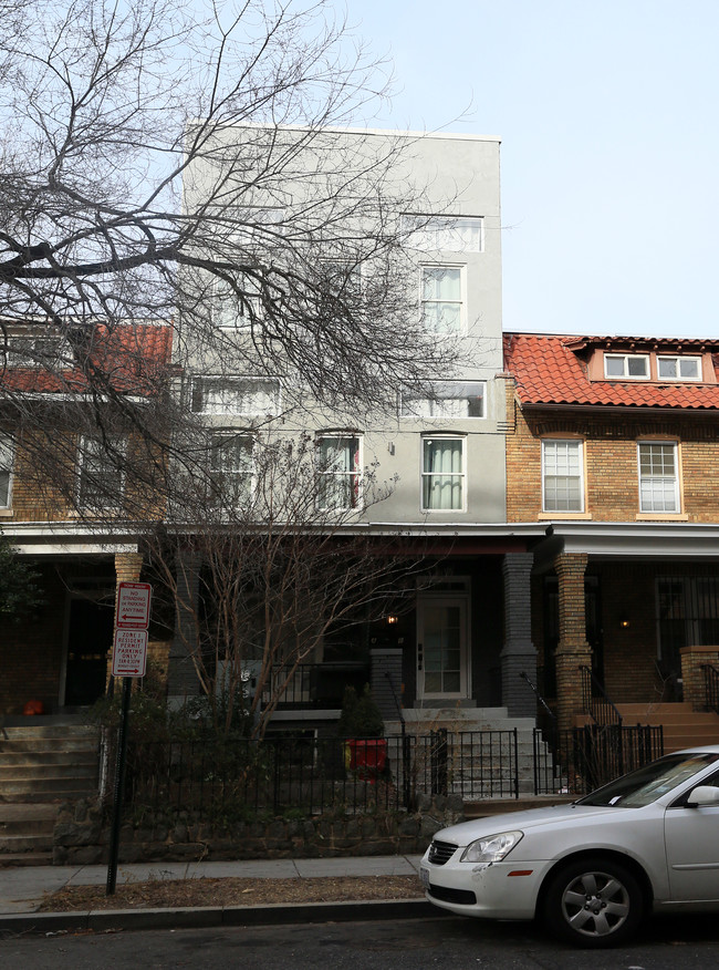 1473 Girard St NW in Washington, DC - Foto de edificio - Building Photo