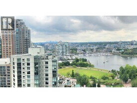 501 Pacific St in Vancouver, BC - Building Photo