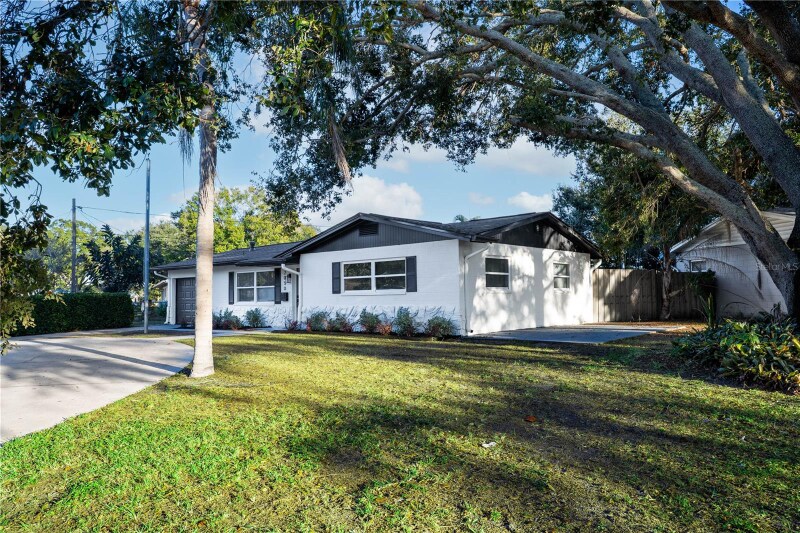 2050 67th Ave N in St. Petersburg, FL - Building Photo