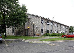 Ridgeway Apartments in Monticello, MN - Building Photo - Building Photo