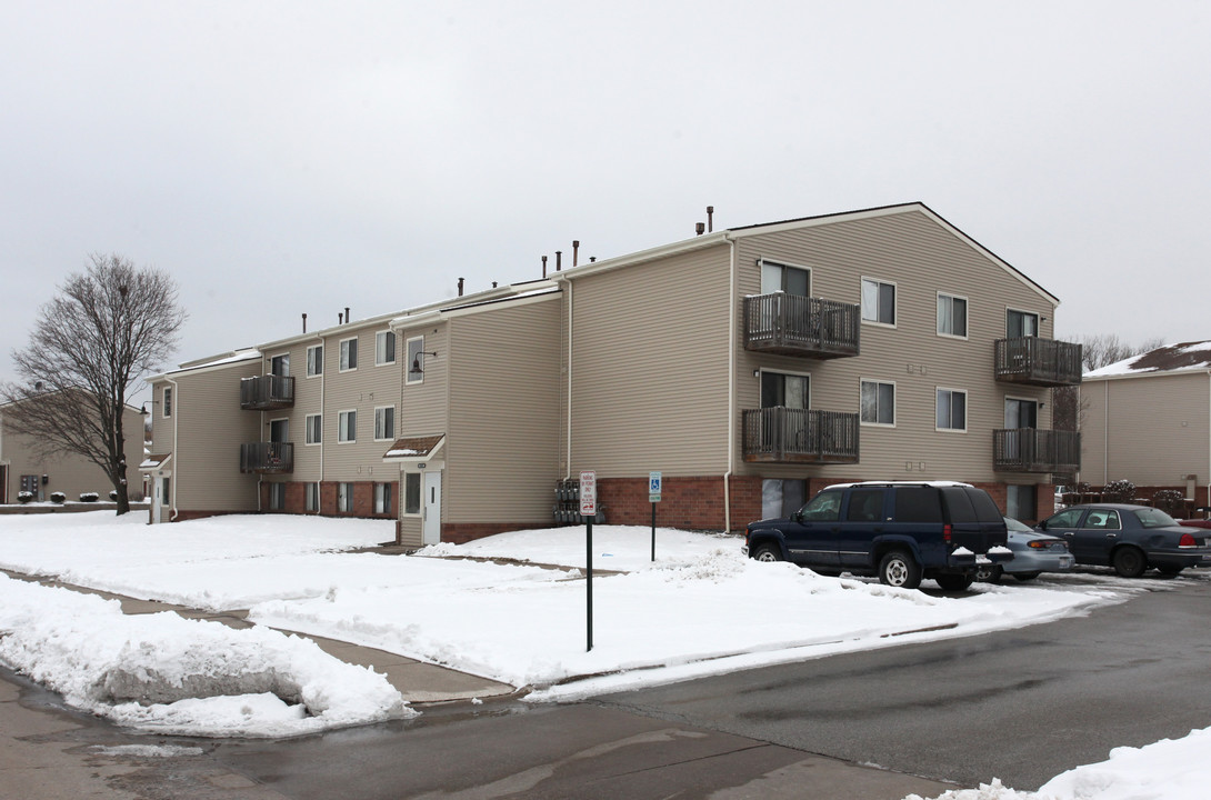 Deerfield Woods Apartments in East Moline, IL - Building Photo