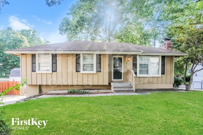 property at 706 N Redwood Dr