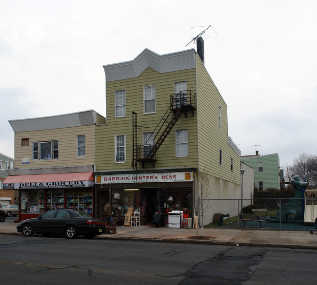 444 Avenue C in Bayonne, NJ - Building Photo - Building Photo