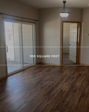 1360 SE Florence Dr in Waukee, IA - Building Photo - Building Photo