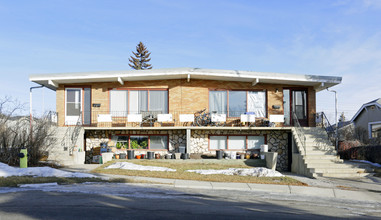 2428 22nd Ave SW in Calgary, AB - Building Photo - Building Photo