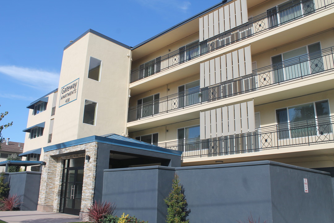 Gateway Apartments in San Mateo, CA - Building Photo