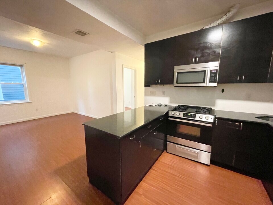 93A Hillside St, Unit 2 in Boston, MA - Foto de edificio