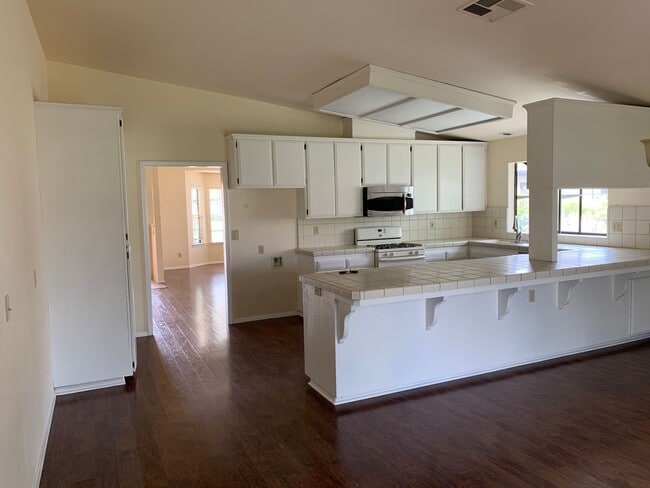 925 Inverness Dr in Paso Robles, CA - Building Photo - Building Photo