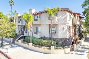 4904 Laurel Canyon Blvd in Valley Village, CA - Building Photo