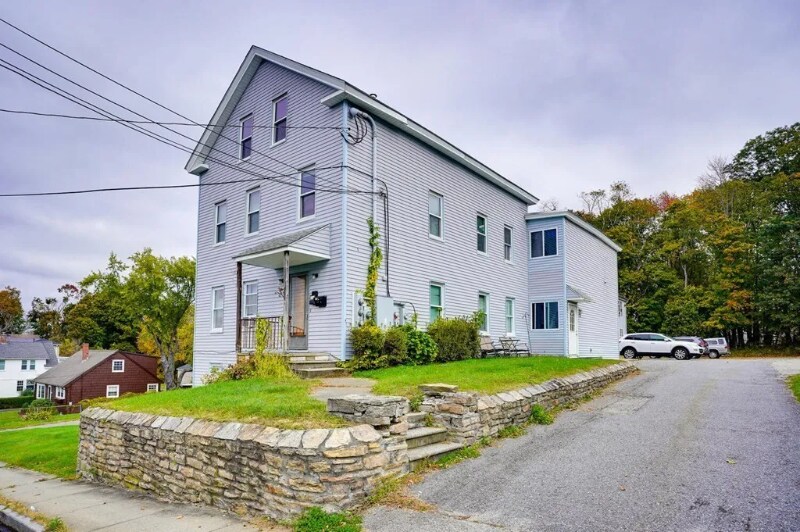 31-33 5th Ave in Webster, MA - Building Photo
