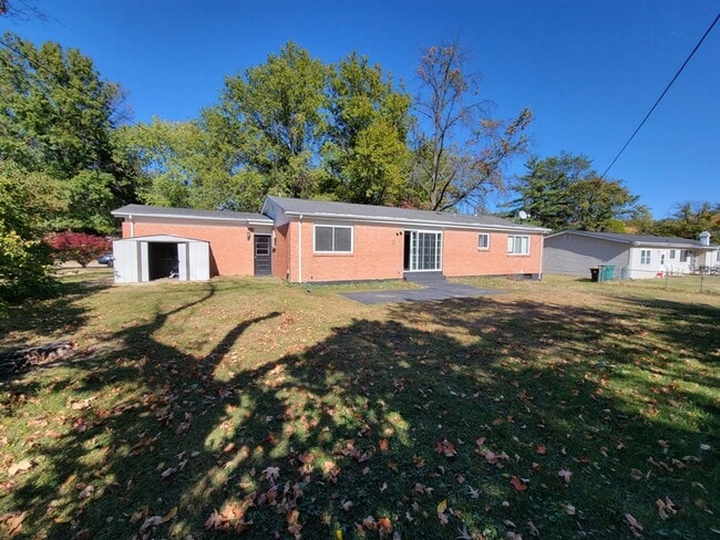 12148 Swan Lake Dr in St. Louis, MO - Foto de edificio - Building Photo