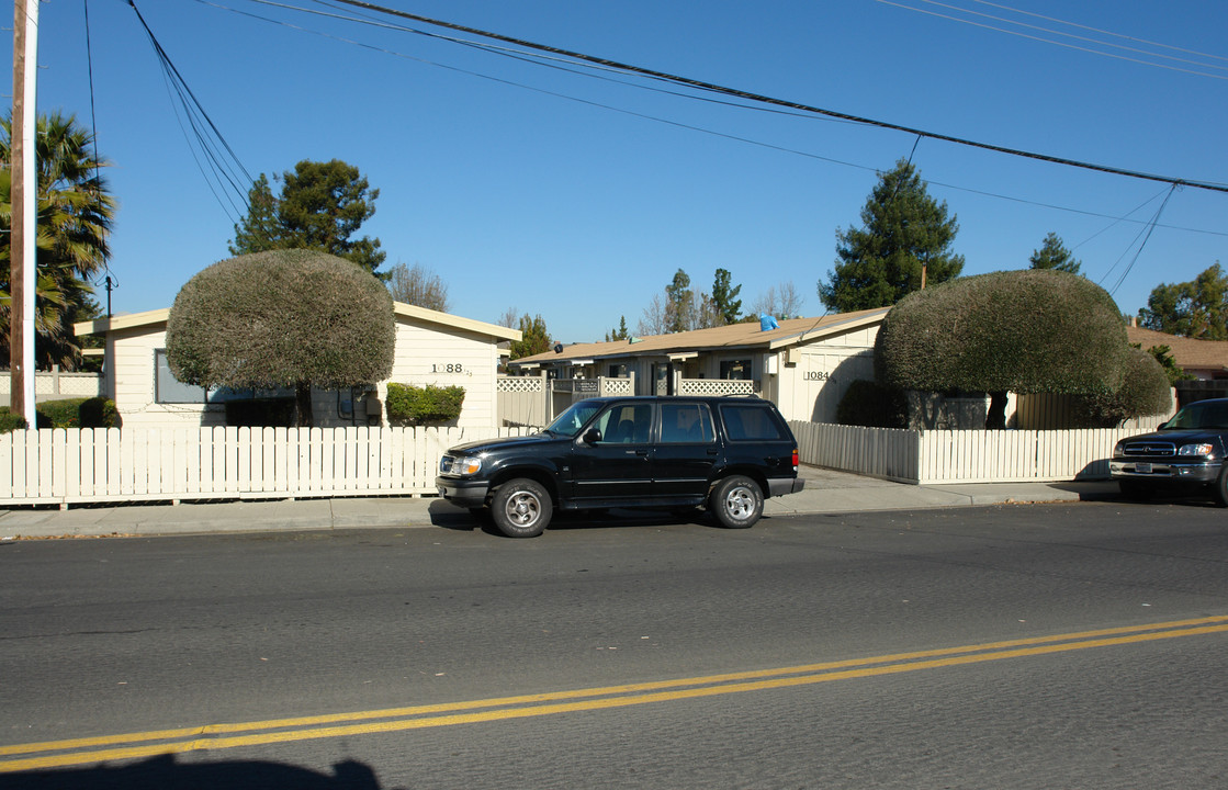 1084-1088 Wright Ave in Mountain View, CA - Building Photo