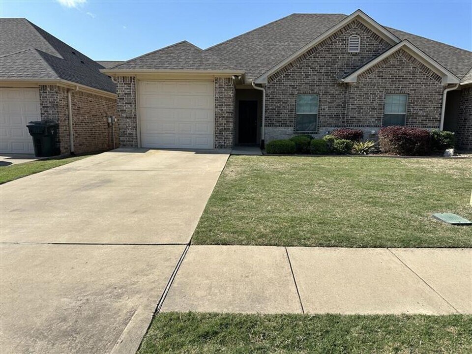 4014 Mobley Cir in Tyler, TX - Building Photo