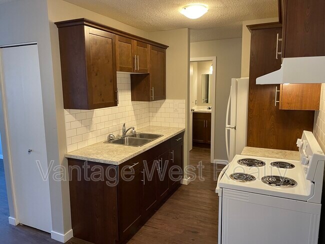 235-235 Husch Rd in Kelowna, BC - Building Photo - Building Photo