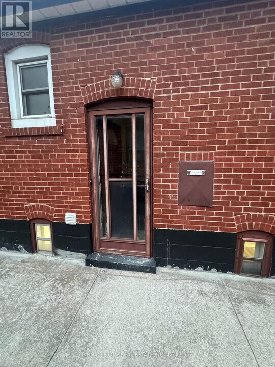 110 Lilian Dr in Toronto, ON - Building Photo