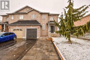 194 Sundew Dr in Barrie, ON - Building Photo