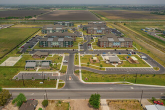 Primrose Village Apartments in Weslaco, TX - Foto de edificio - Building Photo