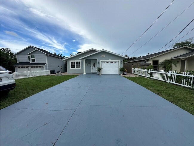 2416 Webber St, Unit 203 in Sarasota, FL - Building Photo - Building Photo