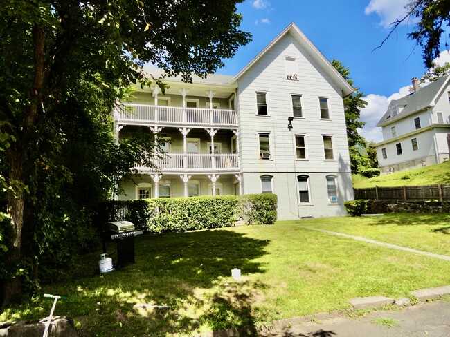 68 Ingraham St, Unit 3rd Floor in Bristol, CT - Building Photo - Building Photo