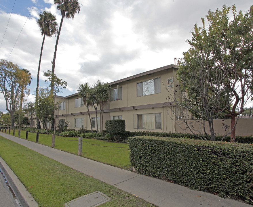 Westpark Apartments in Westminster, CA - Foto de edificio