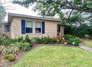 45 Cedar Lawn Cir in Galveston, TX - Building Photo - Building Photo