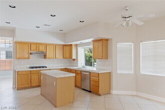 2009 Sedona Creek Cir in Las Vegas, NV - Building Photo - Building Photo