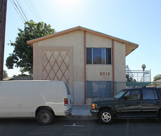 Eagle Apartments in Huntington Park, CA - Building Photo - Building Photo