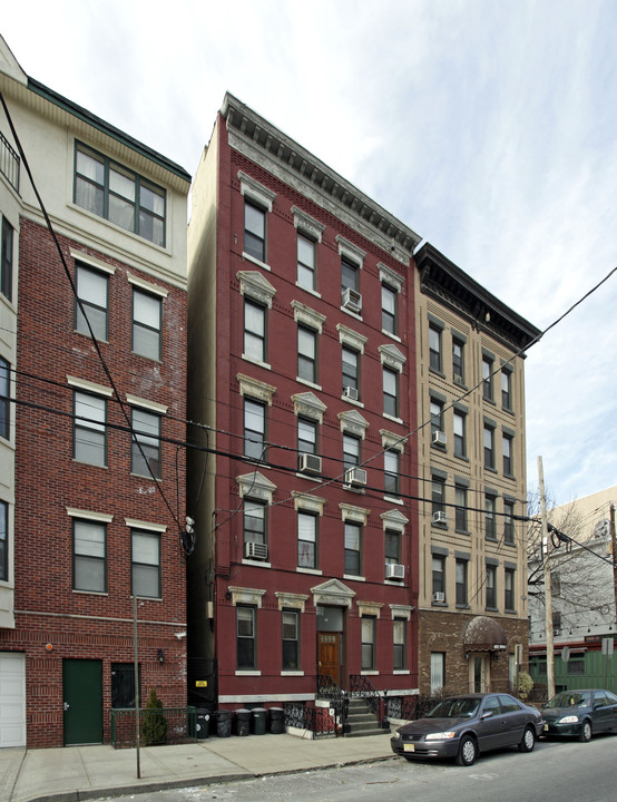 420 Grand St in Hoboken, NJ - Building Photo