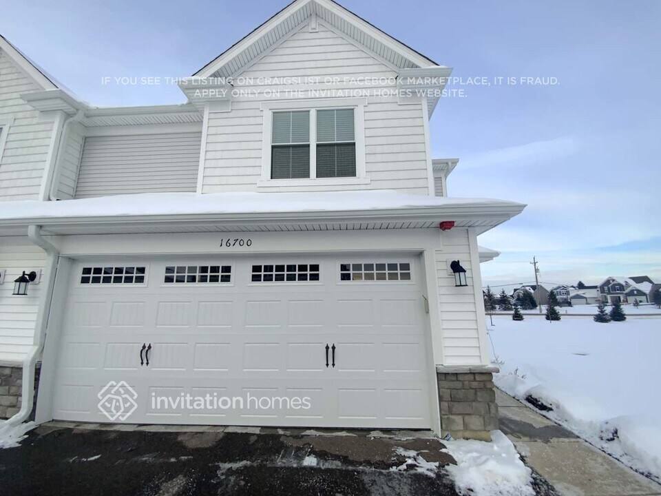 16700 Dunkirk Cir N in Osseo, MN - Foto de edificio