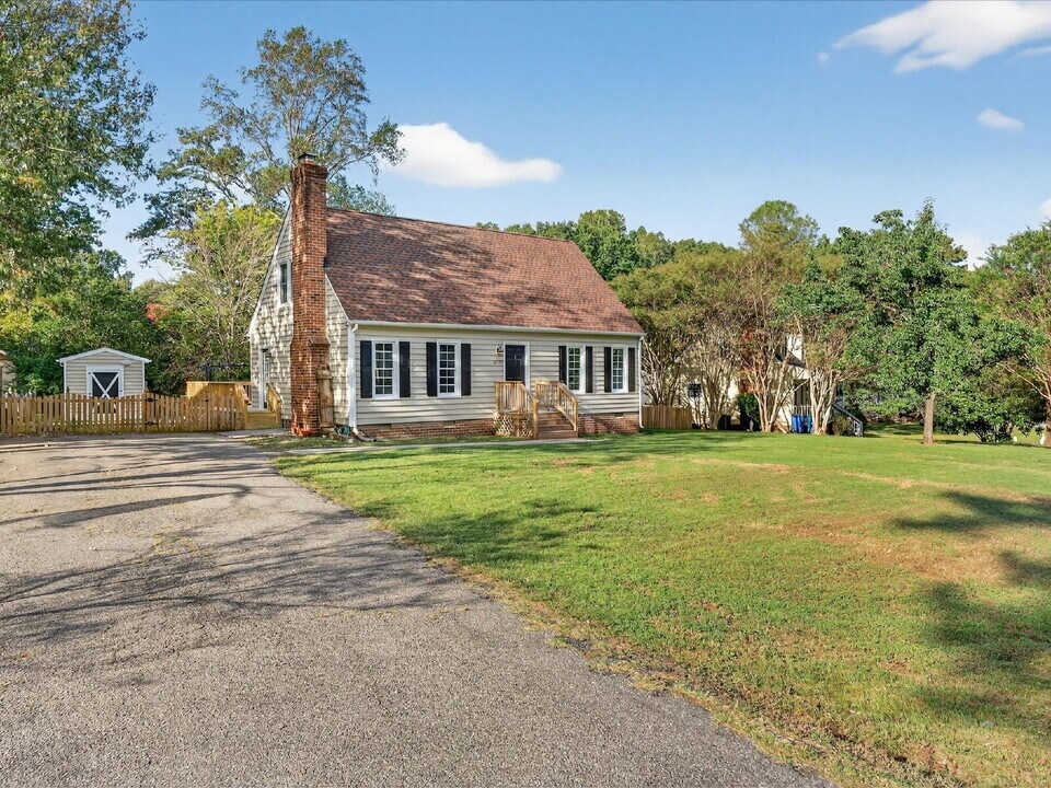 3512 Castlebury Dr in Chester, VA - Building Photo