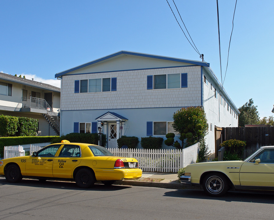 110 Anita Rd in San Mateo, CA - Building Photo