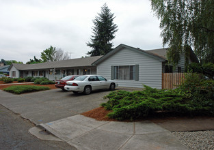 2512-2526 Honeysuckle Way NE in Salem, OR - Building Photo - Building Photo