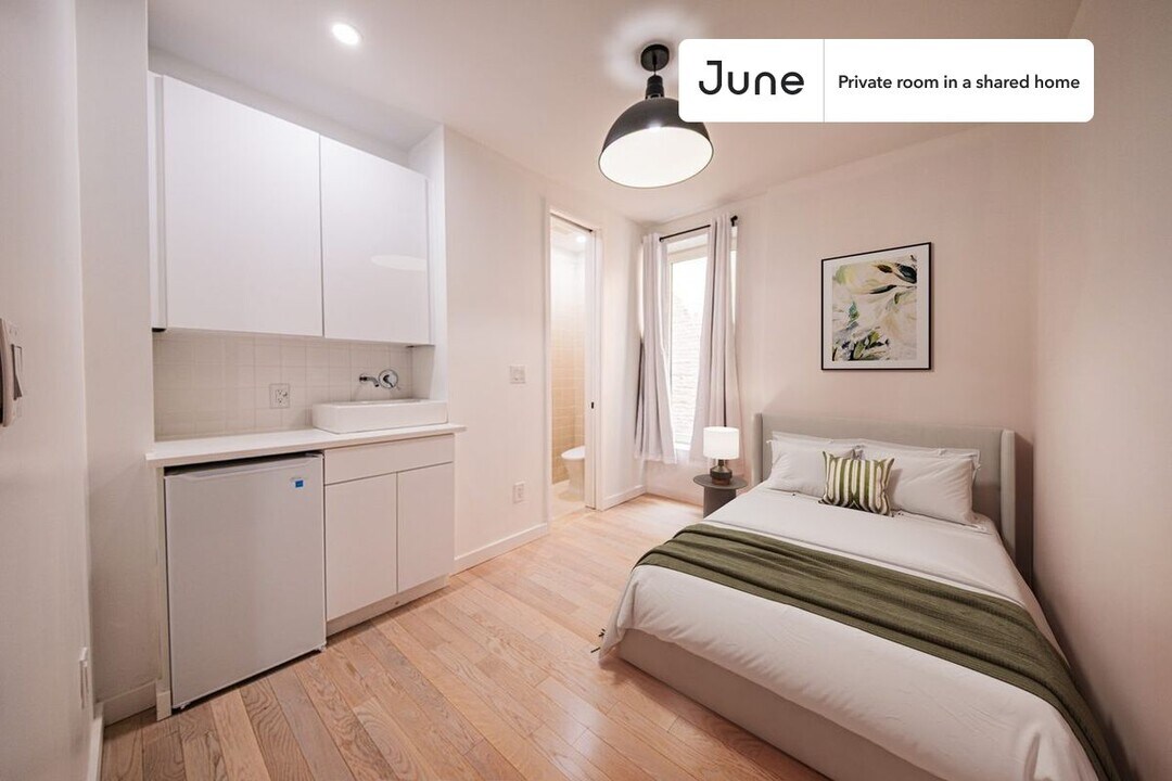 Room in Shared 4 bed/4 bath home in Brooklyn, NY - Building Photo