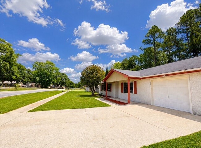 property at 603 Plantation Village Dr