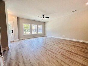 2422 Lakeshore Ln in Atlanta, GA - Building Photo - Building Photo