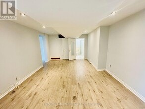 272 Essex Ave in Richmond Hill, ON - Building Photo - Building Photo