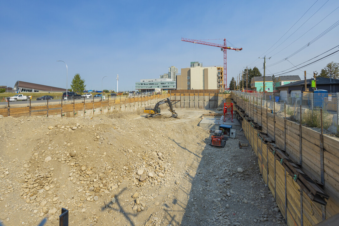 Bow 33 in Calgary, AB - Building Photo